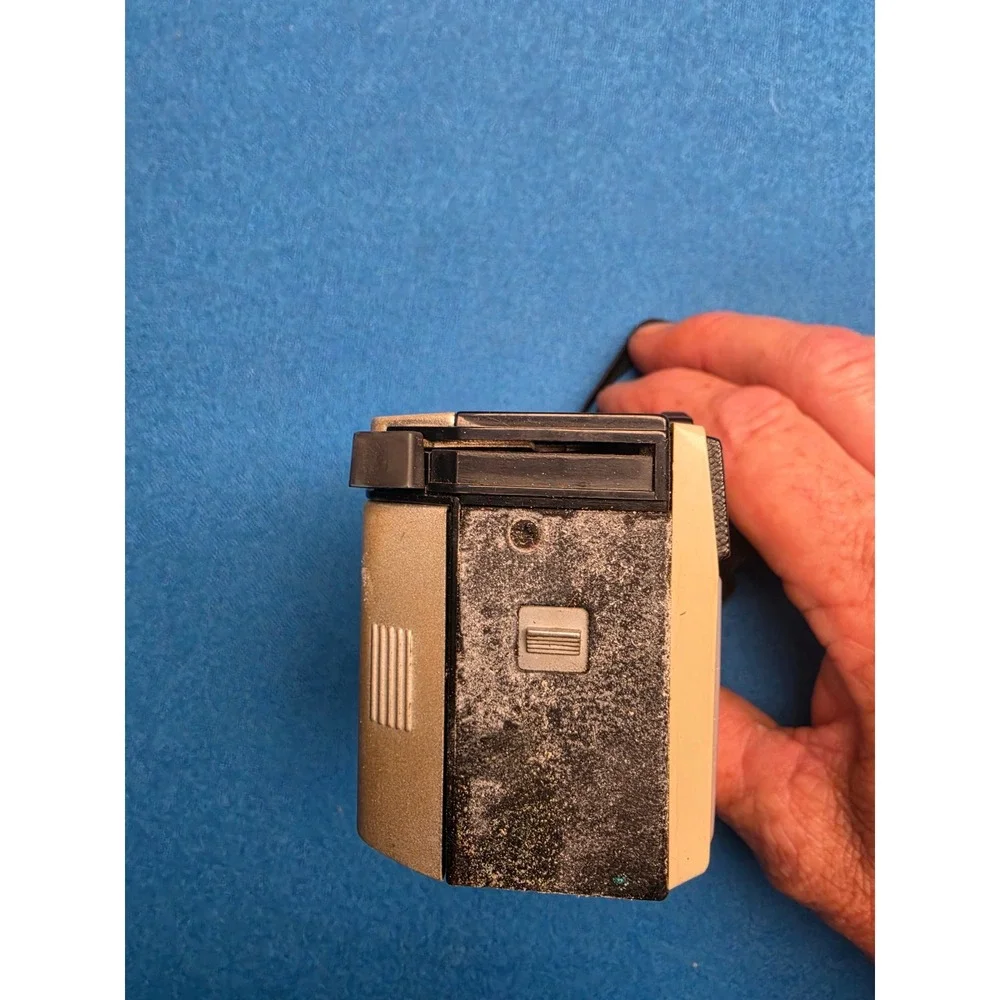 Kodak Instamatic 124 Camera Outfit Unisex OS Silver Good Vintage Flashcube Box